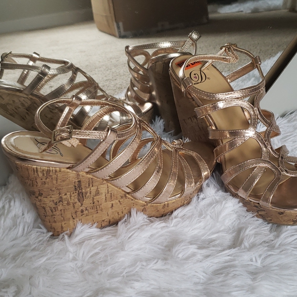 Rose Gold Platforms - Picture 2 of 4